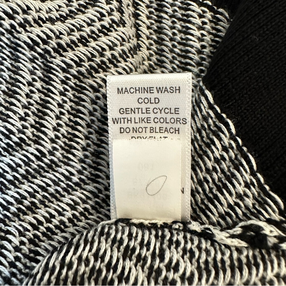 CABLE & GAUGE Black White Chevron Knit Studded V-Neck Sweater Top Large NWT - Picture 8 of 8